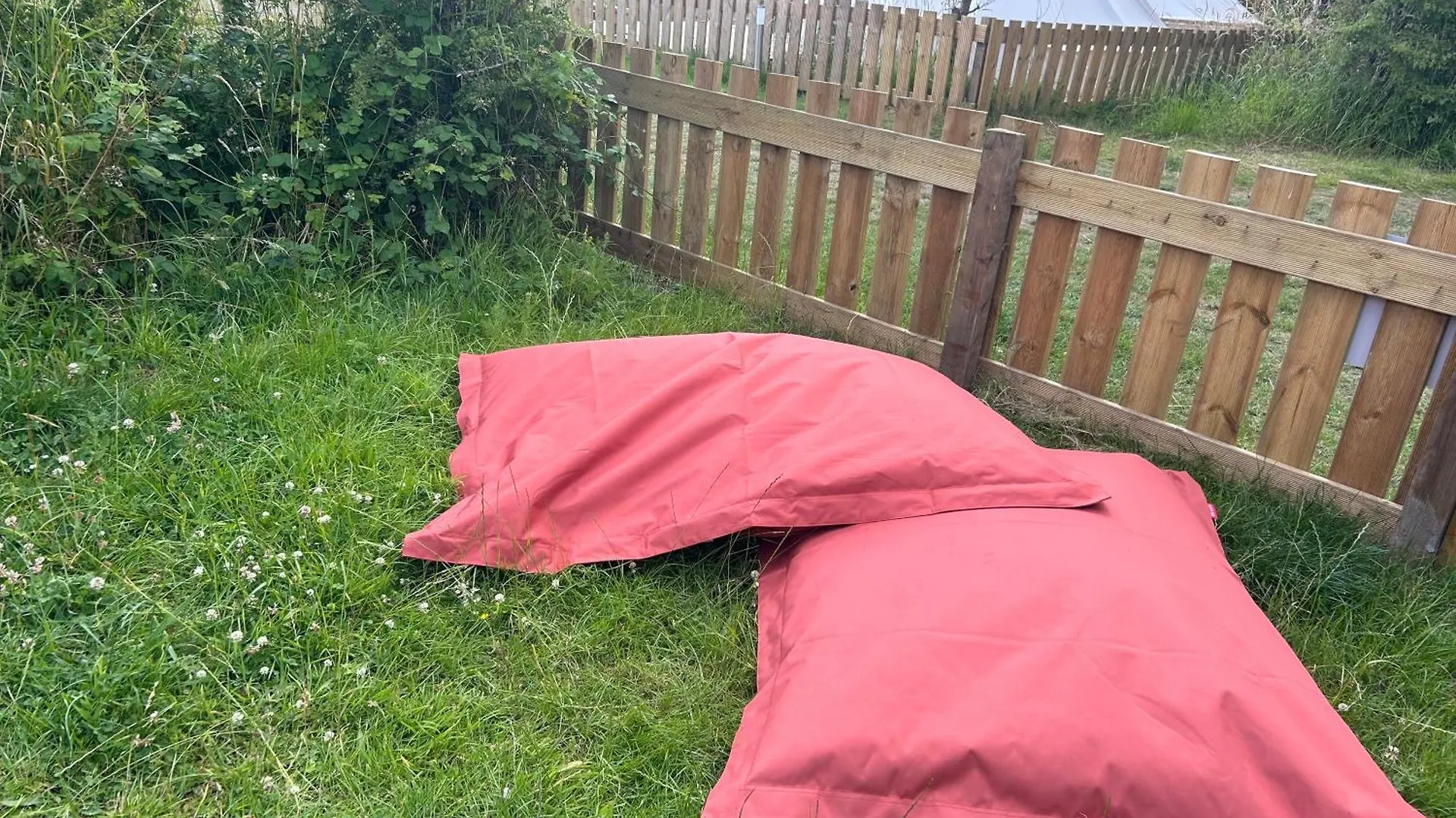 Spring Lakes Lake Side Bell Tents Nottingham Lyxtält