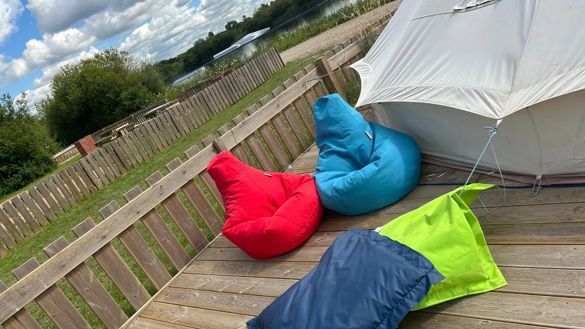 Spring Lakes Lake Side Bell Tents Ноттингем 0*,  Великобритания