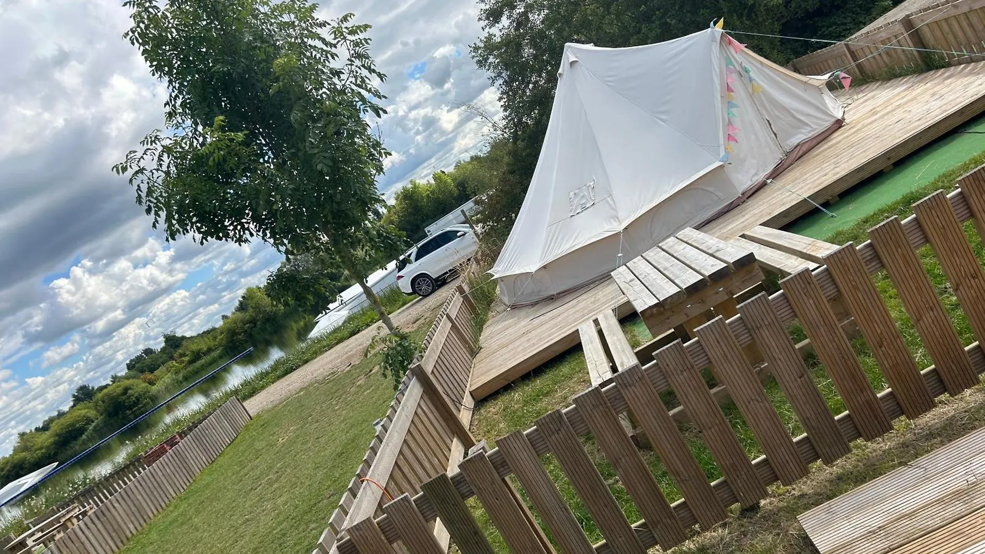 Spring Lakes Lake Side Bell Tents Ноттингем