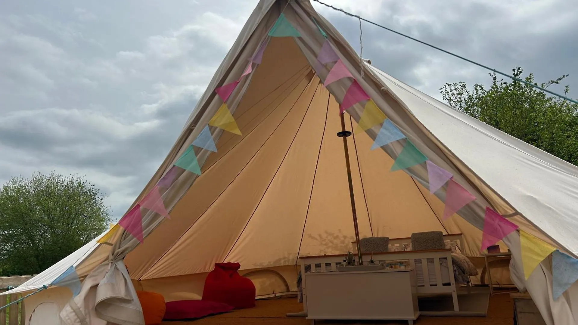 Spring Lakes Lake Side Bell Tents Ноттингем 0*,  Великобритания