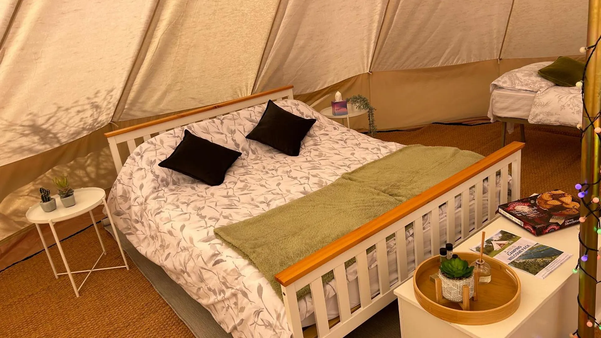 Spring Lakes Lake Side Bell Tents Ноттингем Роскошный шатер