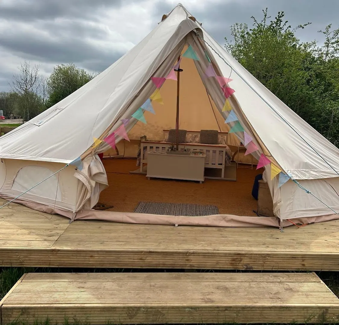 Роскошный шатер Spring Lakes Lake Side Bell Tents Ноттингем