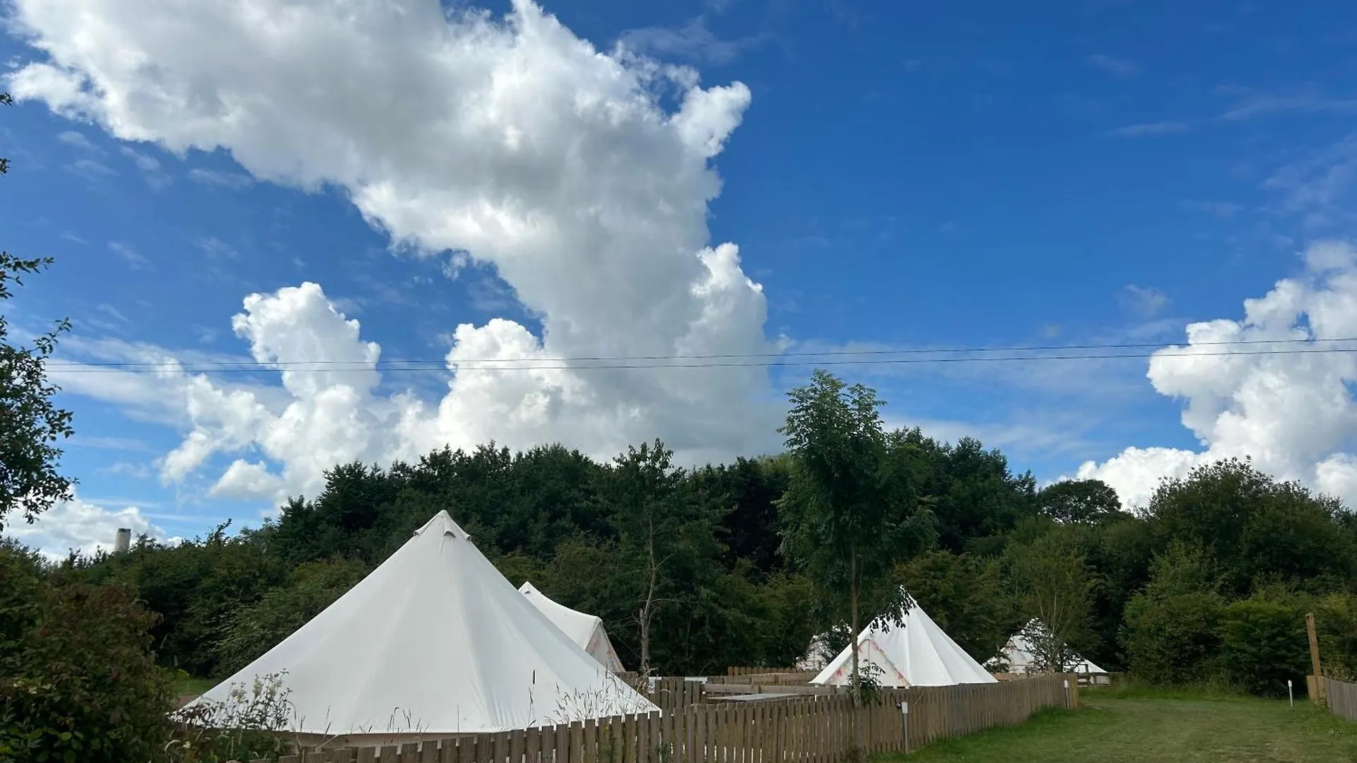 Spring Lakes Lake Side Bell Tents Nottingham 0*,