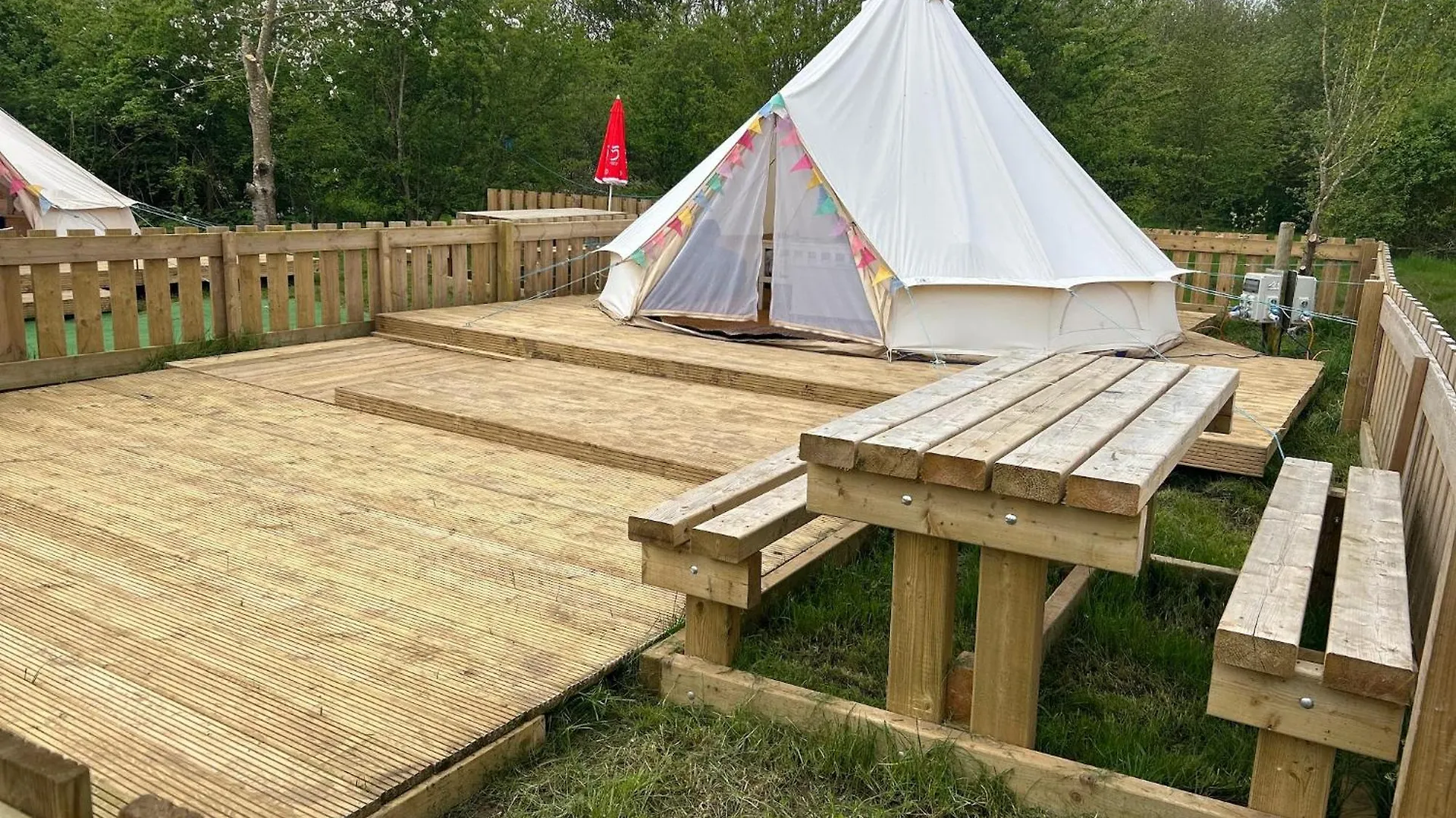 Spring Lakes Lake Side Bell Tents Nottingham 0*,